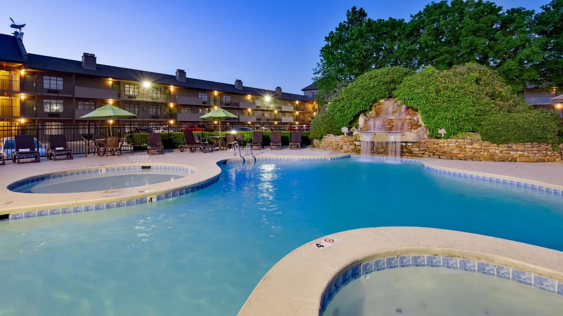 Best Western Plaza Inn interior in Pigeon Forge, TN — gallery photo 2