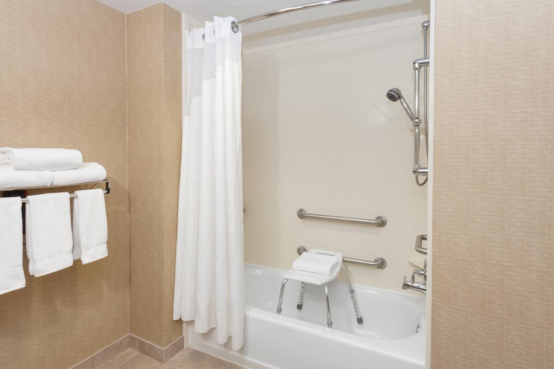 Holiday Inn Express Hotel & Suites Hampton South-Seabrook by IHG gallery photo in Seabrook, NH — image 58