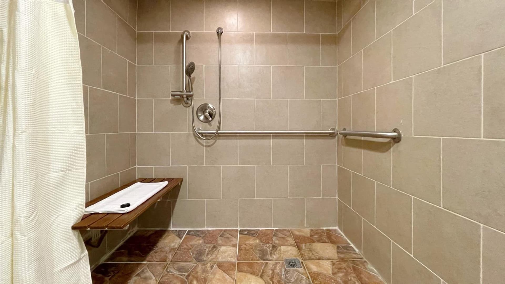 Hotel d'Lins Ontario Airport gallery photo in Ontario, CA — image 7