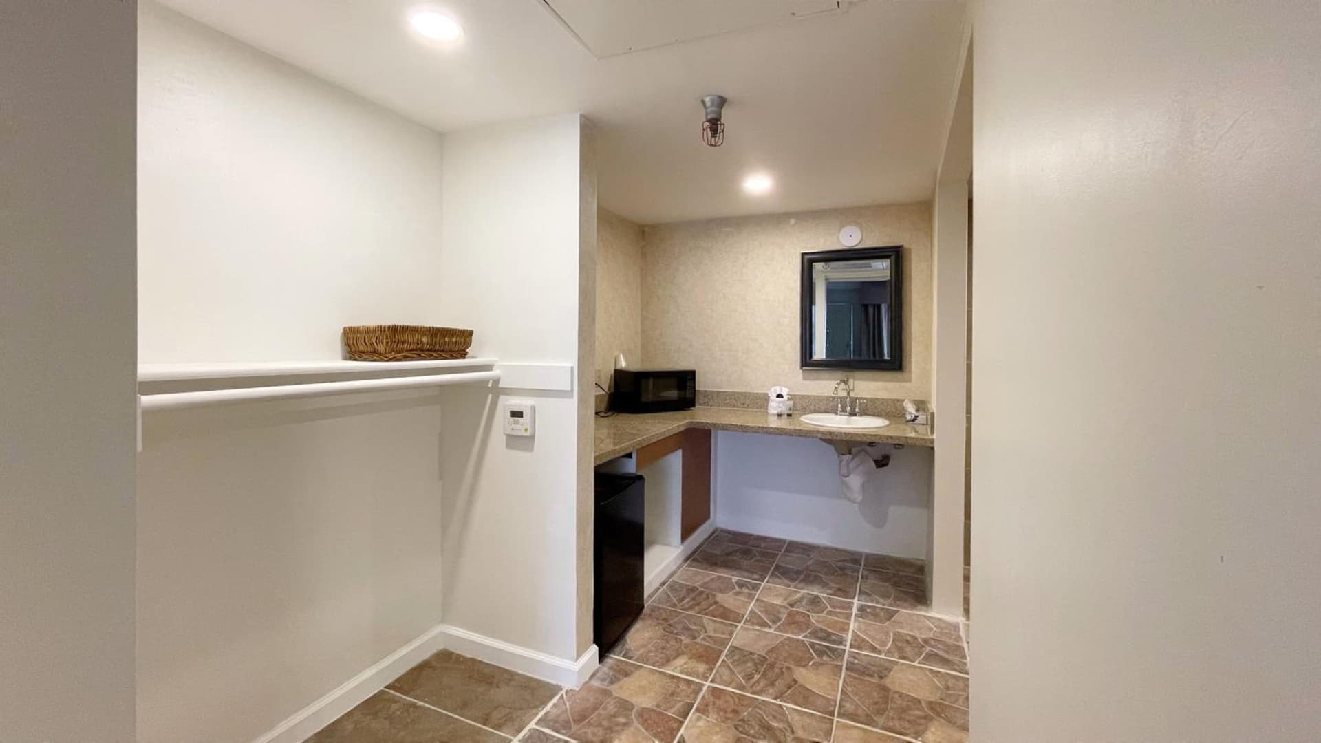 Hotel d'Lins Ontario Airport gallery photo in Ontario, CA — image 28