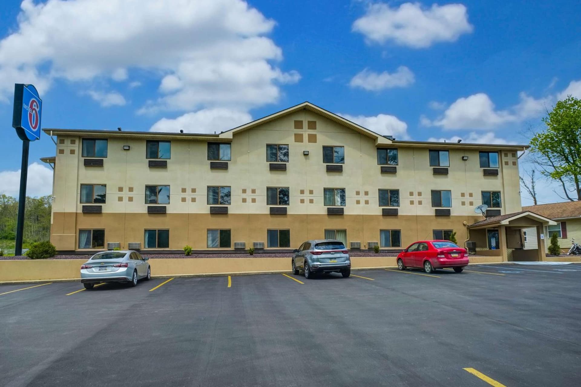 Motel 6-Montoursville, PA - Williamsport interior in Williamsport, PA — gallery photo 2