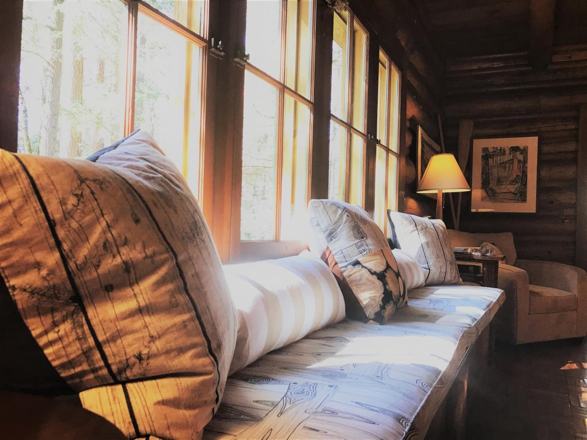 Weasku Inn interior in Grants Pass, OR — gallery photo 2