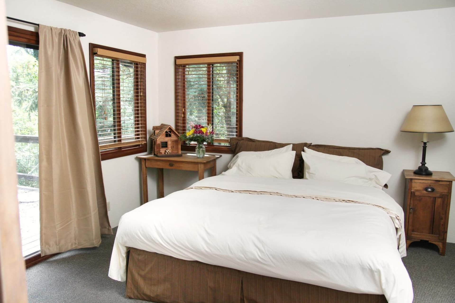 Weasku Inn gallery photo in Grants Pass, OR — image 148
