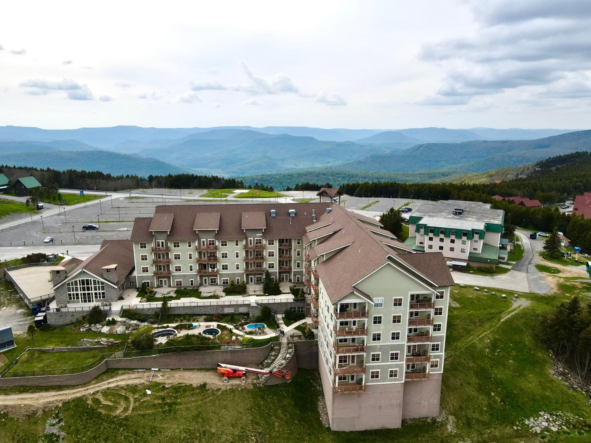 Remodeled Ski In-Out - 305 Soaring Eagle - Luxury! featured exterior or lobby in Dunmore — similar hotel