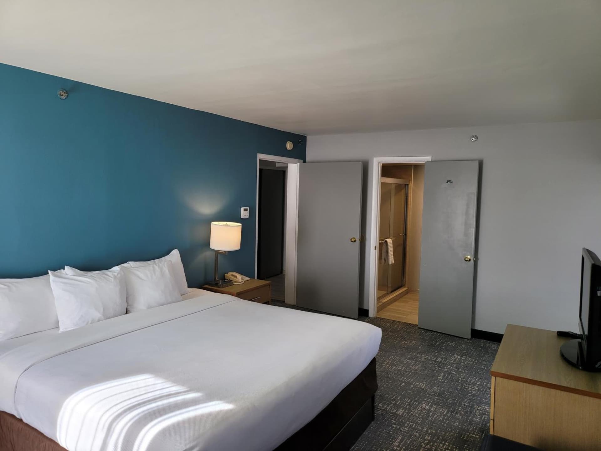 Comfort Inn & Suites Alexandria West gallery photo in Alexandria, VA — image 5
