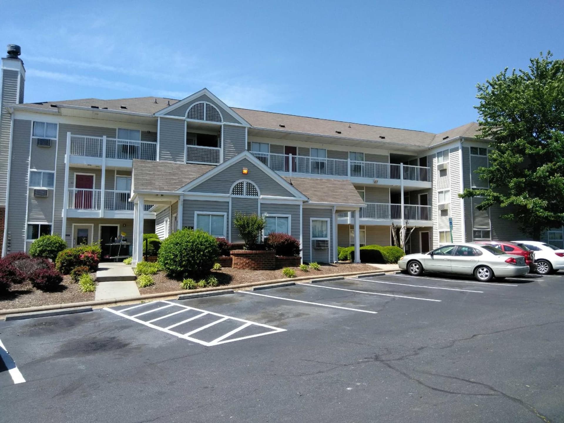 InTown Suites Extended Stay Matthews NC - East Independence interior in Charlotte, NC — gallery photo 2