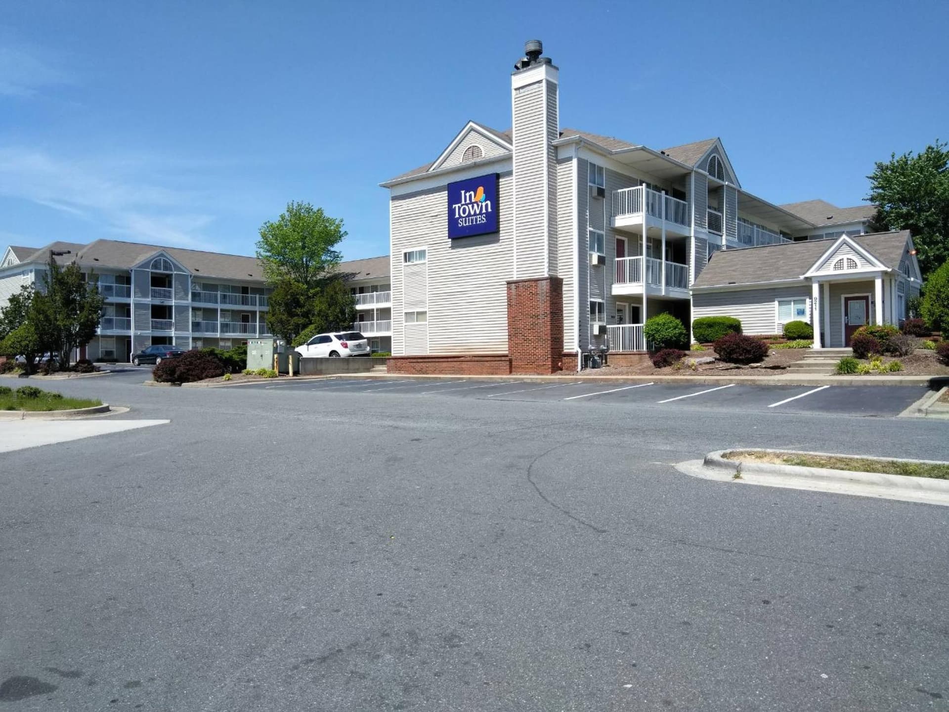 InTown Suites Extended Stay Matthews NC - East Independence featured exterior or lobby in Charlotte, NC — similar hotel