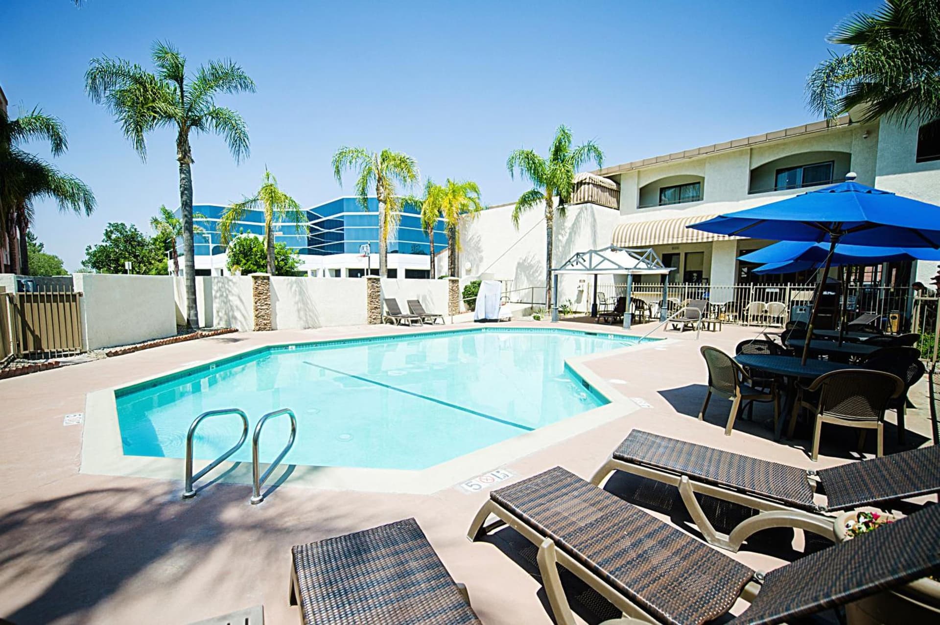 Hotel d'Lins Ontario Airport gallery photo in Ontario, CA — image 5