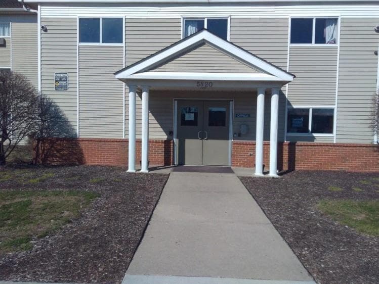 InTown Suites Extended Stay Indianapolis IN - Traders Point — hotel in Indianapolis, Indiana