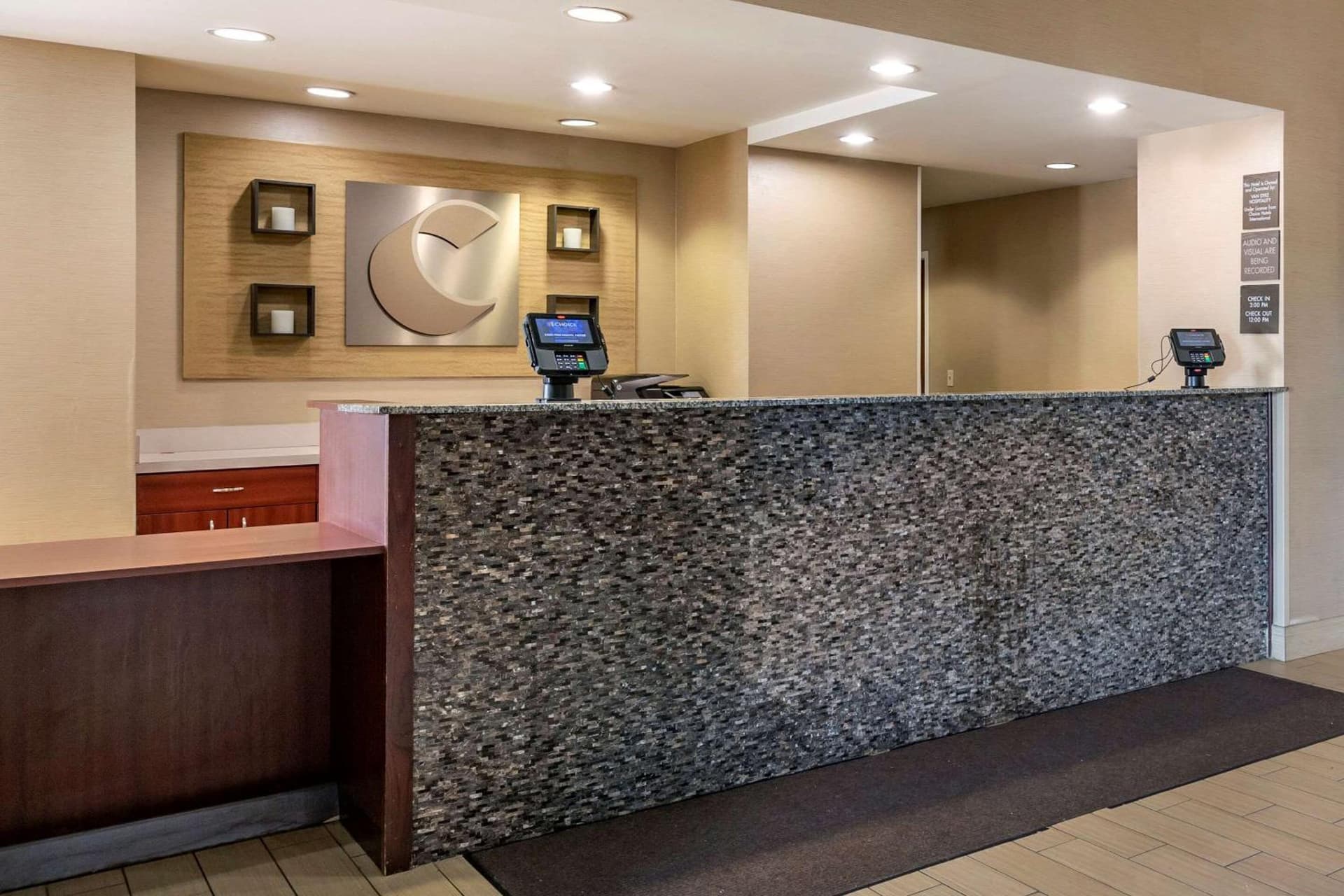 Comfort Inn Warren - Detroit North interior in Warren, MI — gallery photo 2