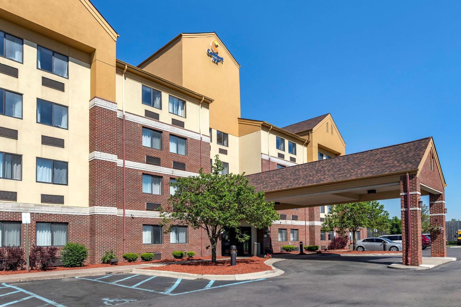 Comfort Inn Warren - Detroit North property views in Warren, MI — gallery photo 3