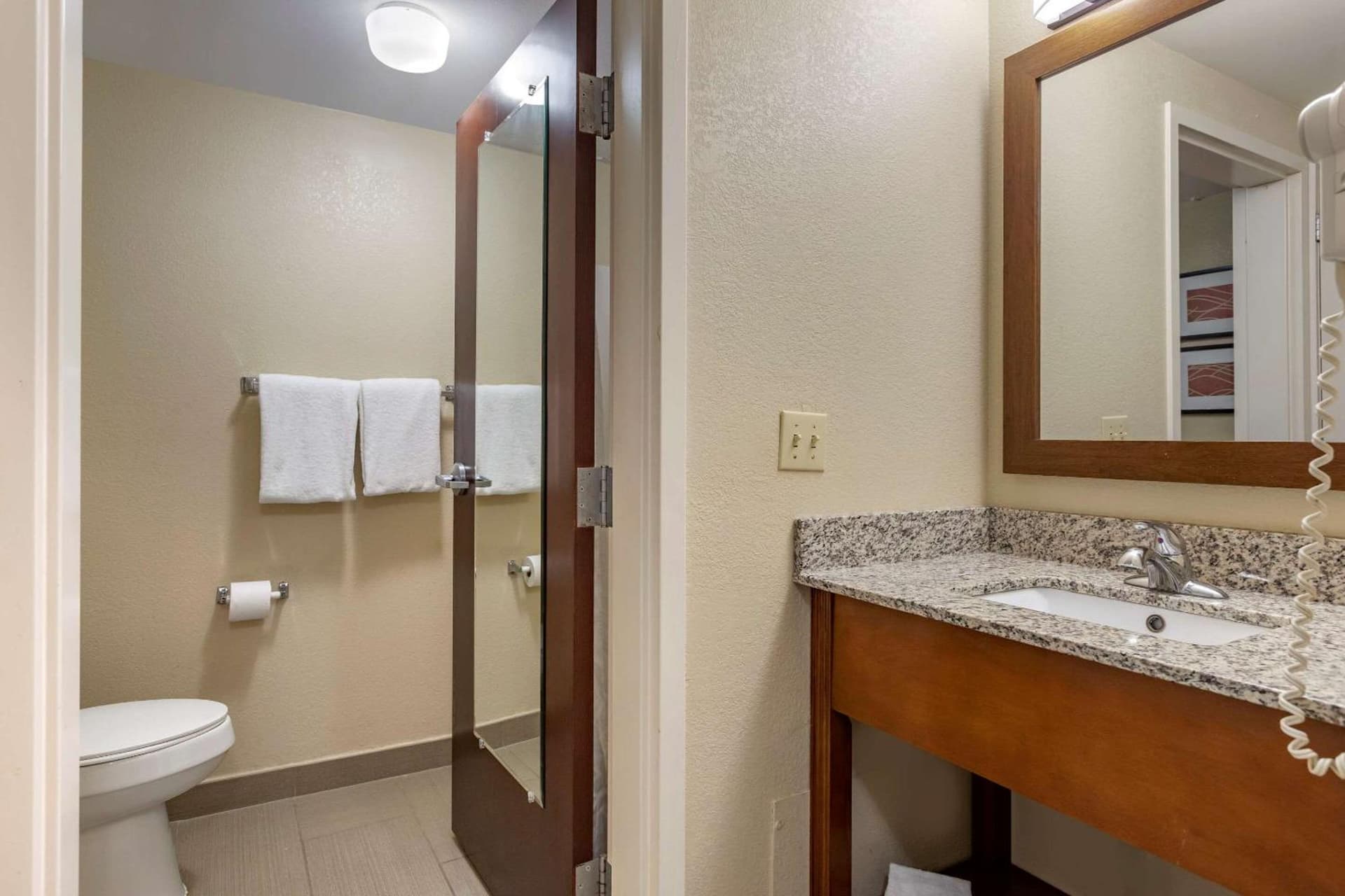 Comfort Inn Warren - Detroit North gallery photo in Warren, MI — image 12