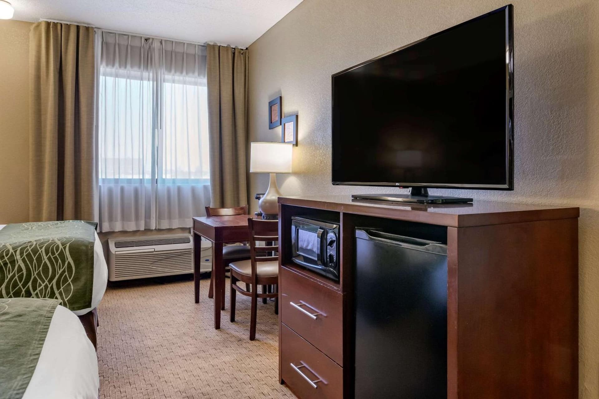 Comfort Inn Warren - Detroit North gallery photo in Warren, MI — image 6