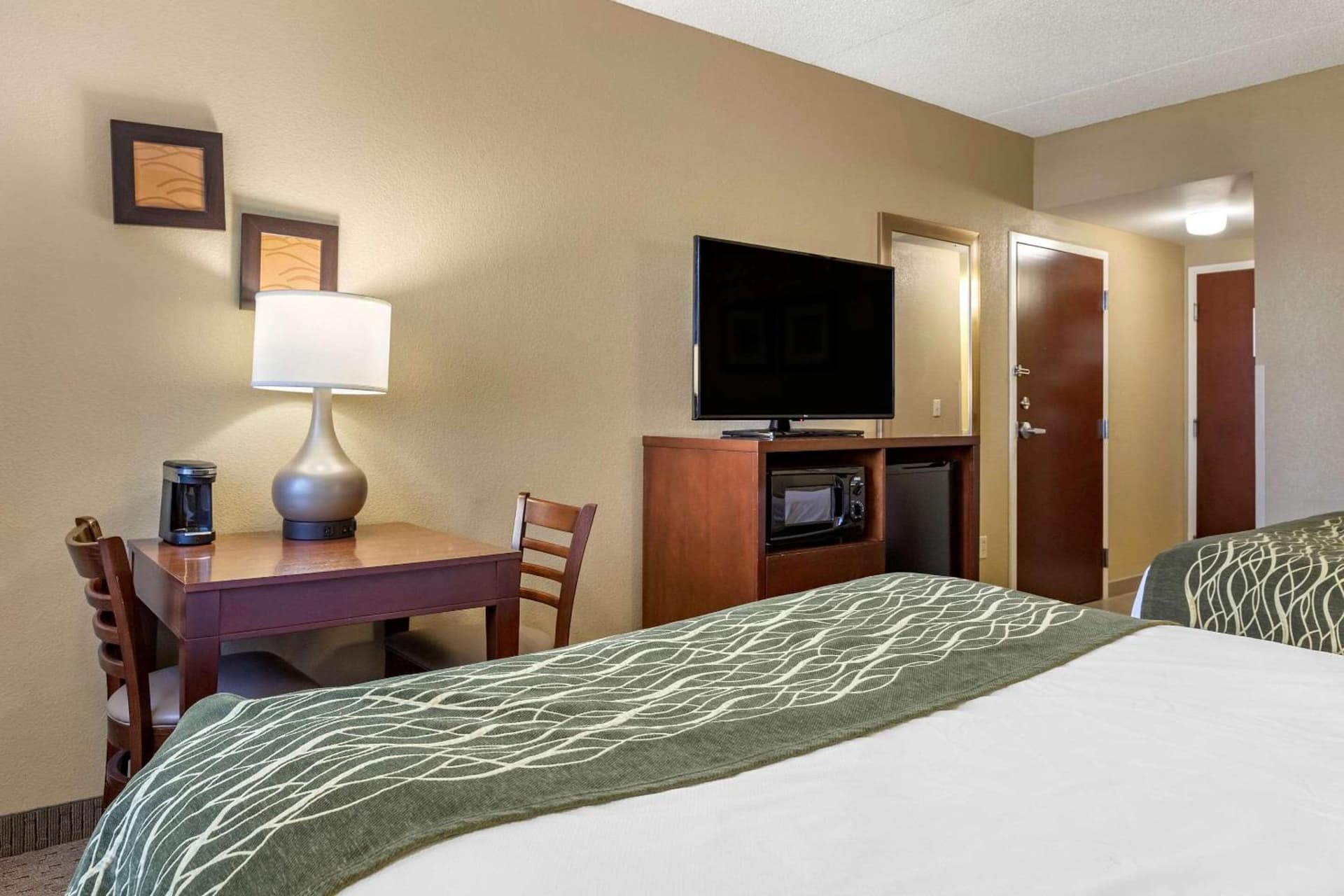 Comfort Inn Warren - Detroit North interior in Warren, MI — gallery photo 2