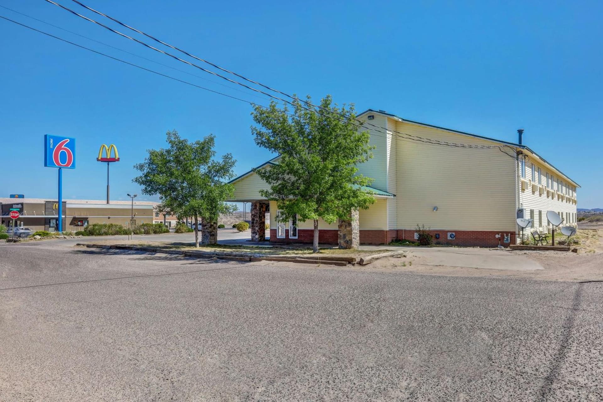 Motel 6-Truth Or Consequences, NM interior in Truth or Consequences, NM — gallery photo 2
