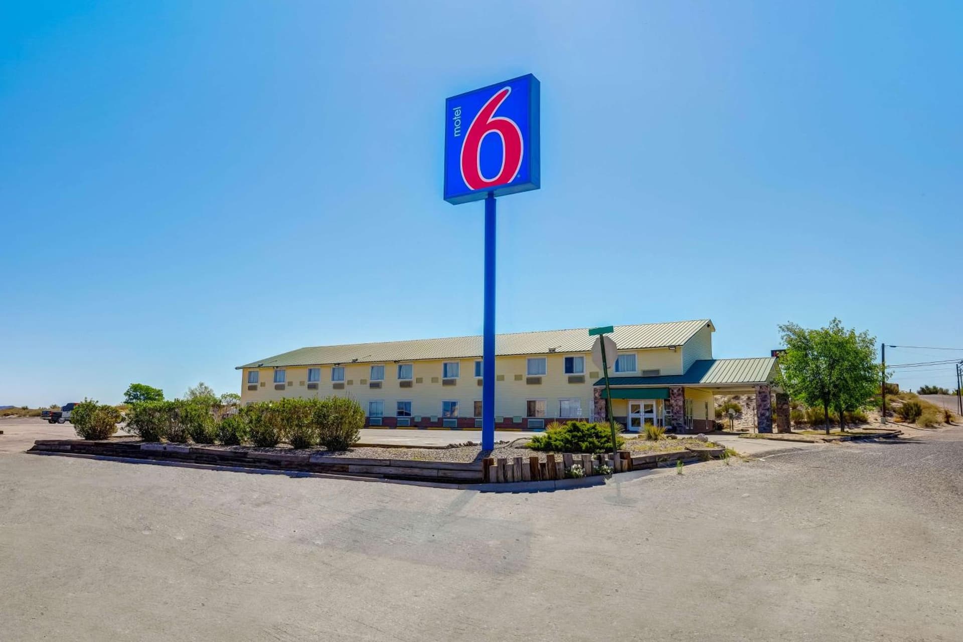 Motel 6-Truth Or Consequences, NM featured exterior or lobby in Truth or Consequences, NM — similar hotel