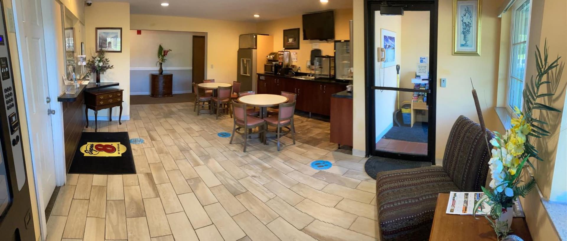 Super 8 by Wyndham Chisago City interior in Chisago City, MN — gallery photo 2