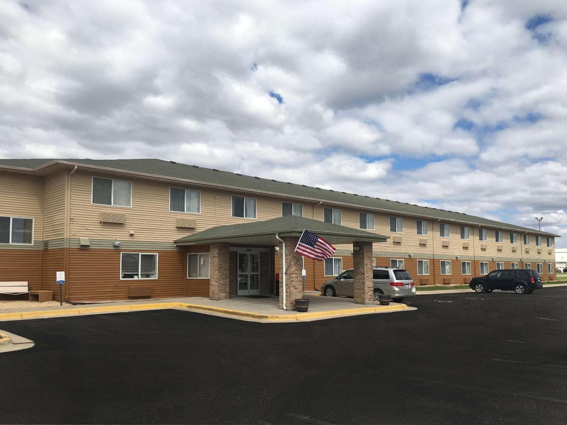 Quality Inn & Suites Mankato East interior in Mankato, MN — gallery photo 2