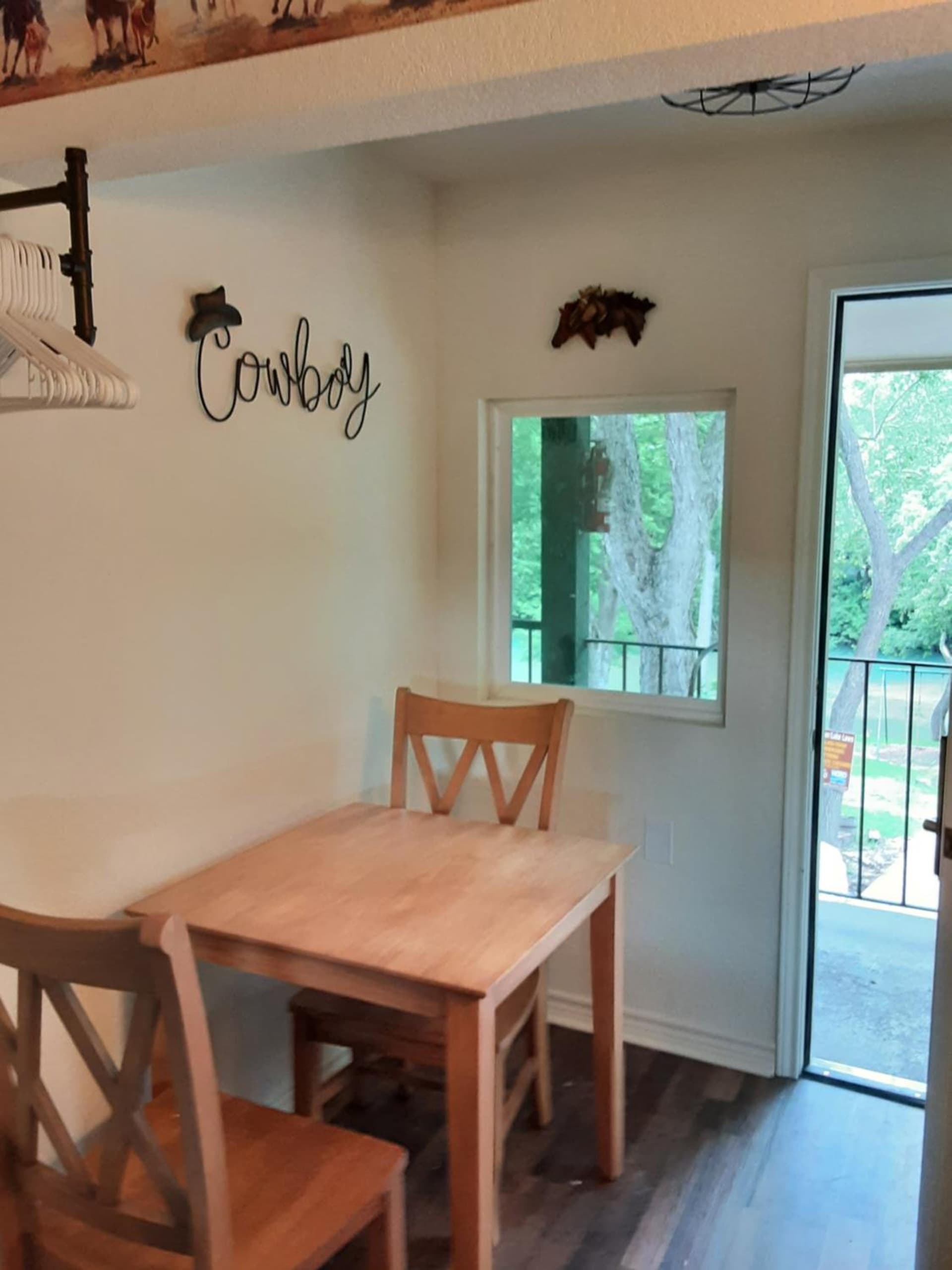 Horseshoe Riverside Lodge gallery photo in Canyon Lake, TX — image 17