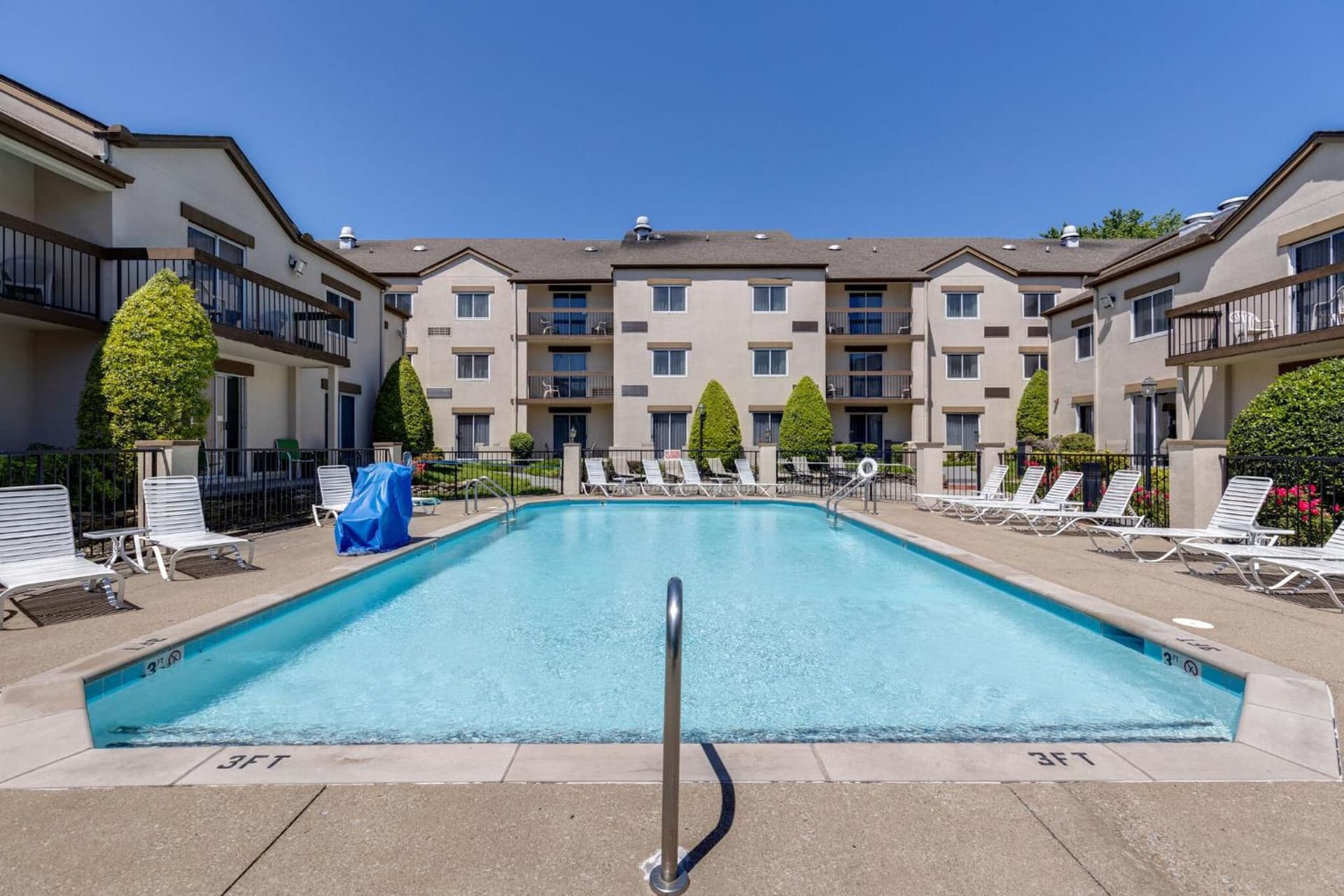 Club Hotel Nashville Inn & Suites property views in Nashville, TN — gallery photo 3