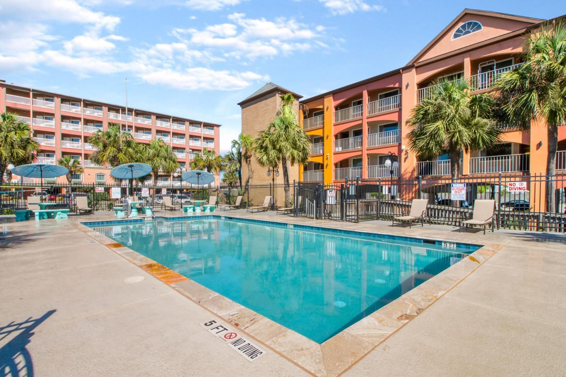 Beachfront Palms Resort Galveston, an Ascend Collection Hotel gallery photo in Galveston, TX — image 48