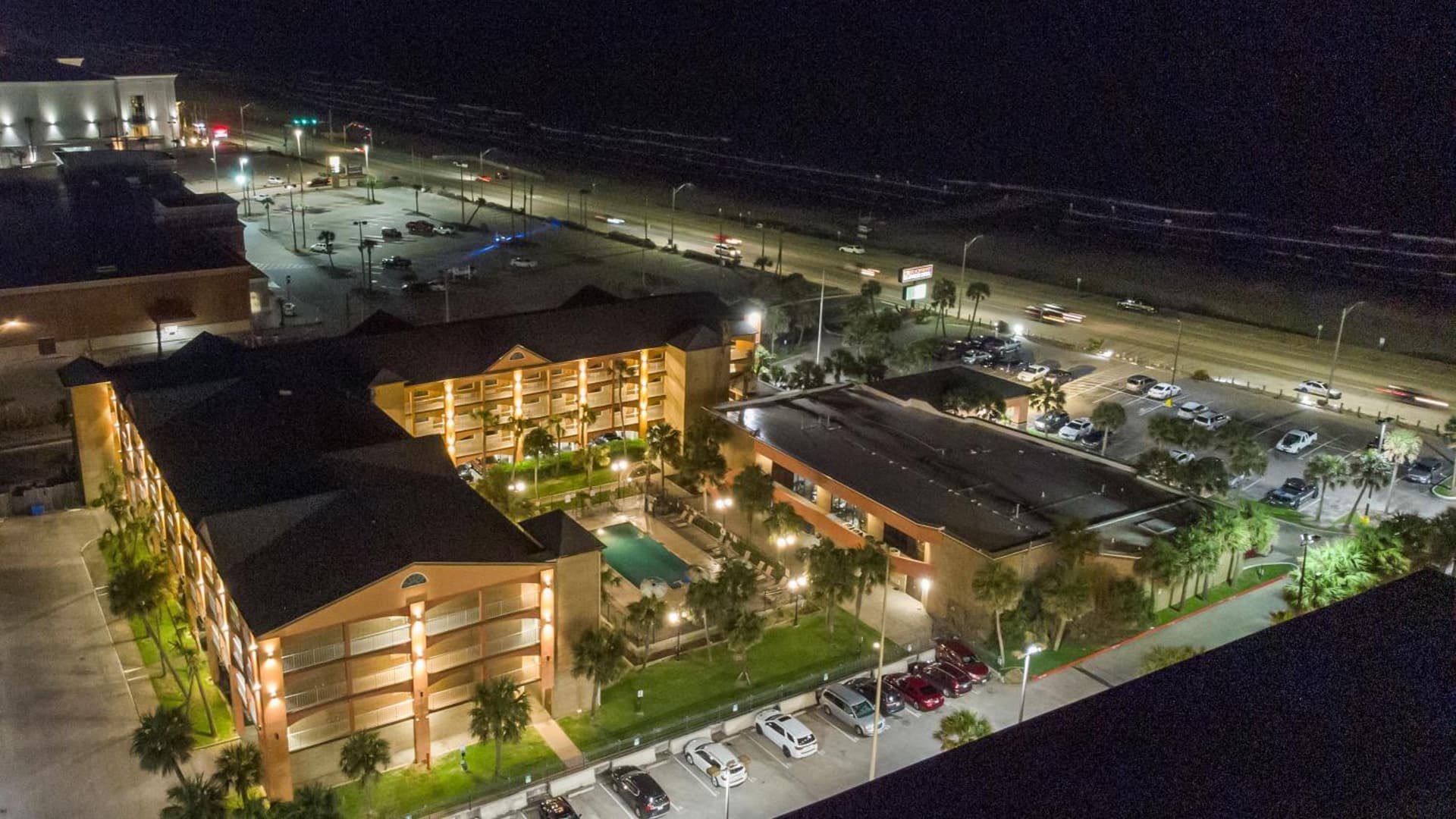 Beachfront Palms Resort Galveston, an Ascend Collection Hotel gallery photo in Galveston, TX — image 10