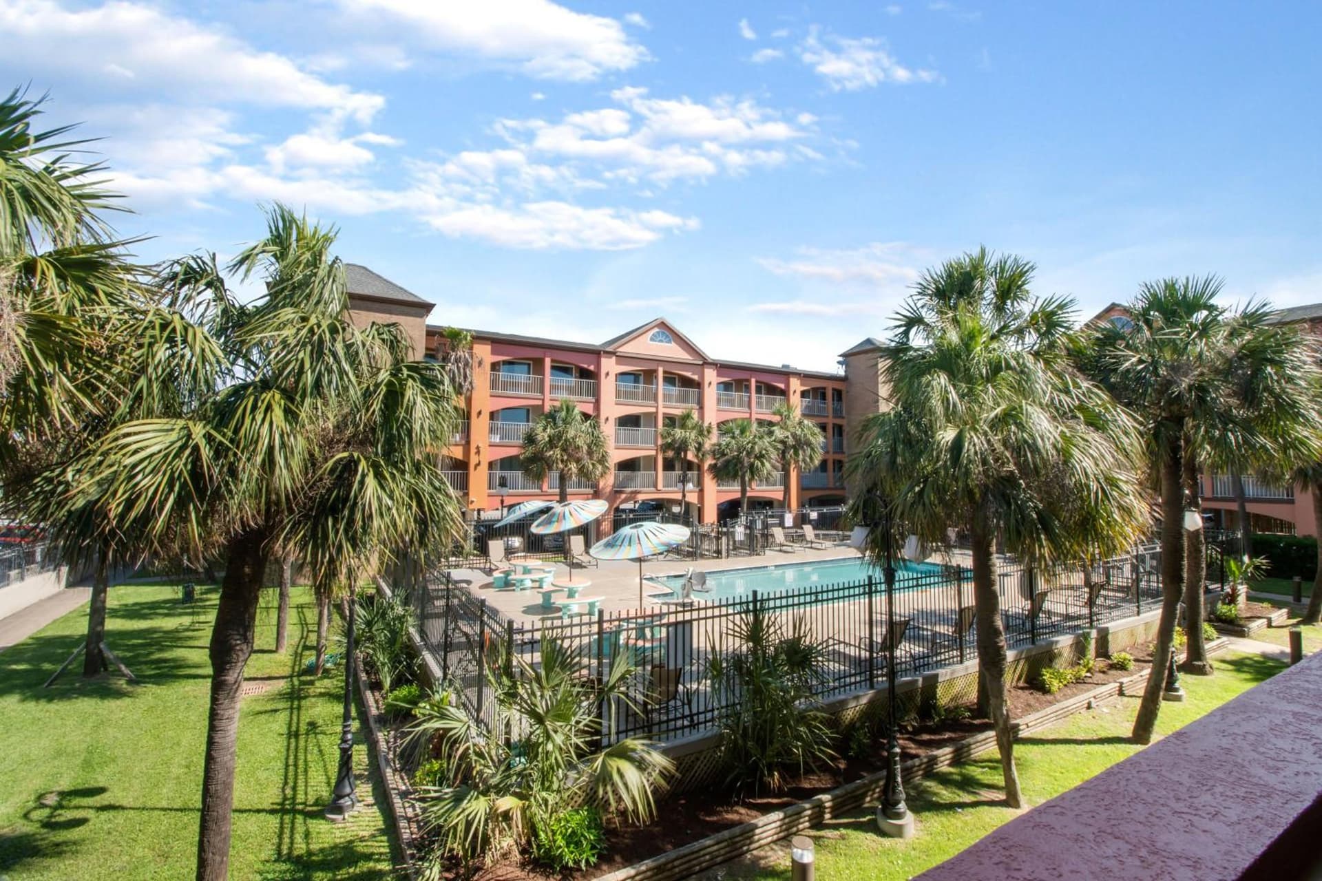 Beachfront Palms Resort Galveston, an Ascend Collection Hotel gallery photo in Galveston, TX — image 63
