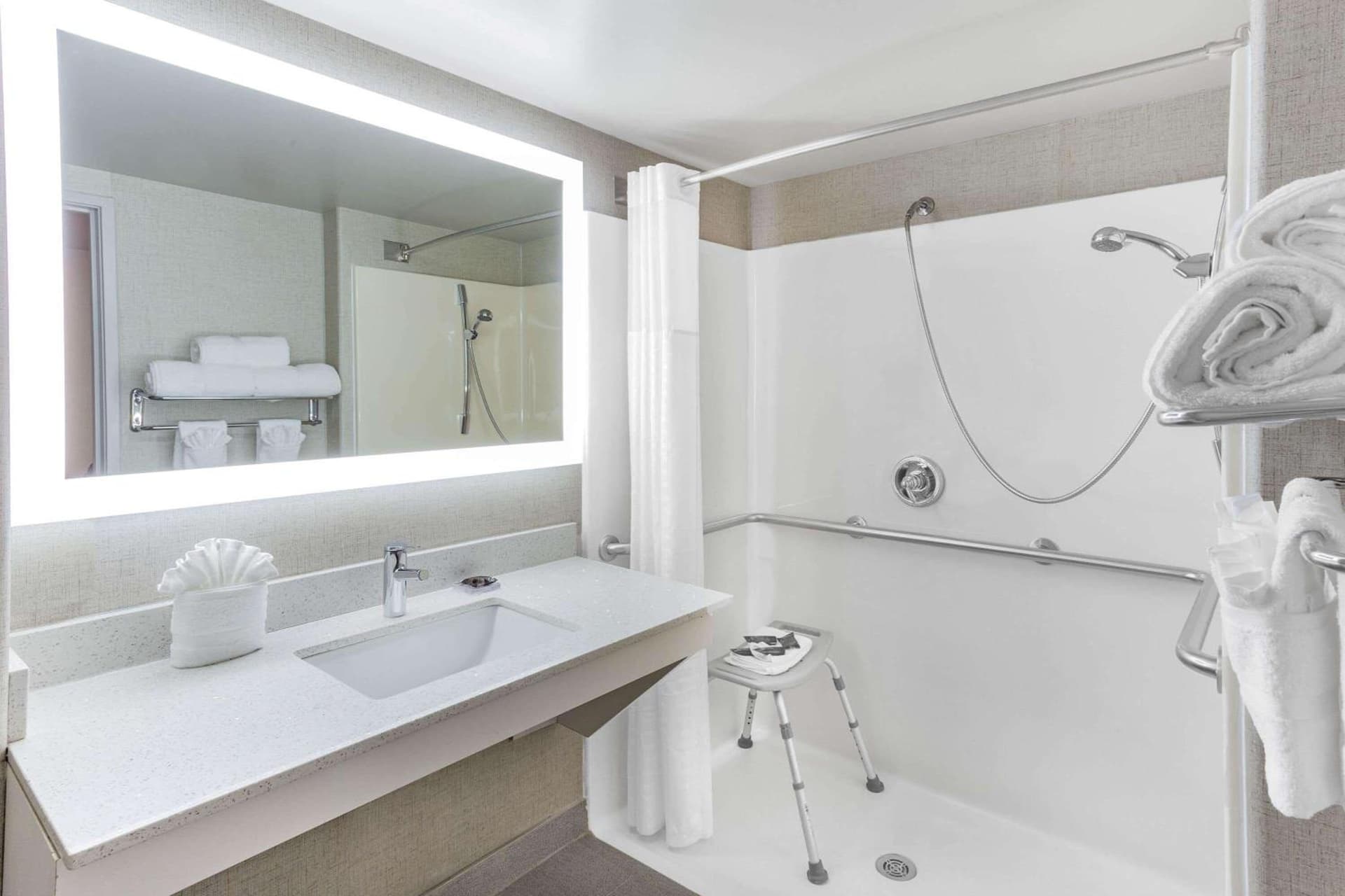 Wingate by Wyndham Tinley Park gallery photo in Tinley Park, IL — image 38