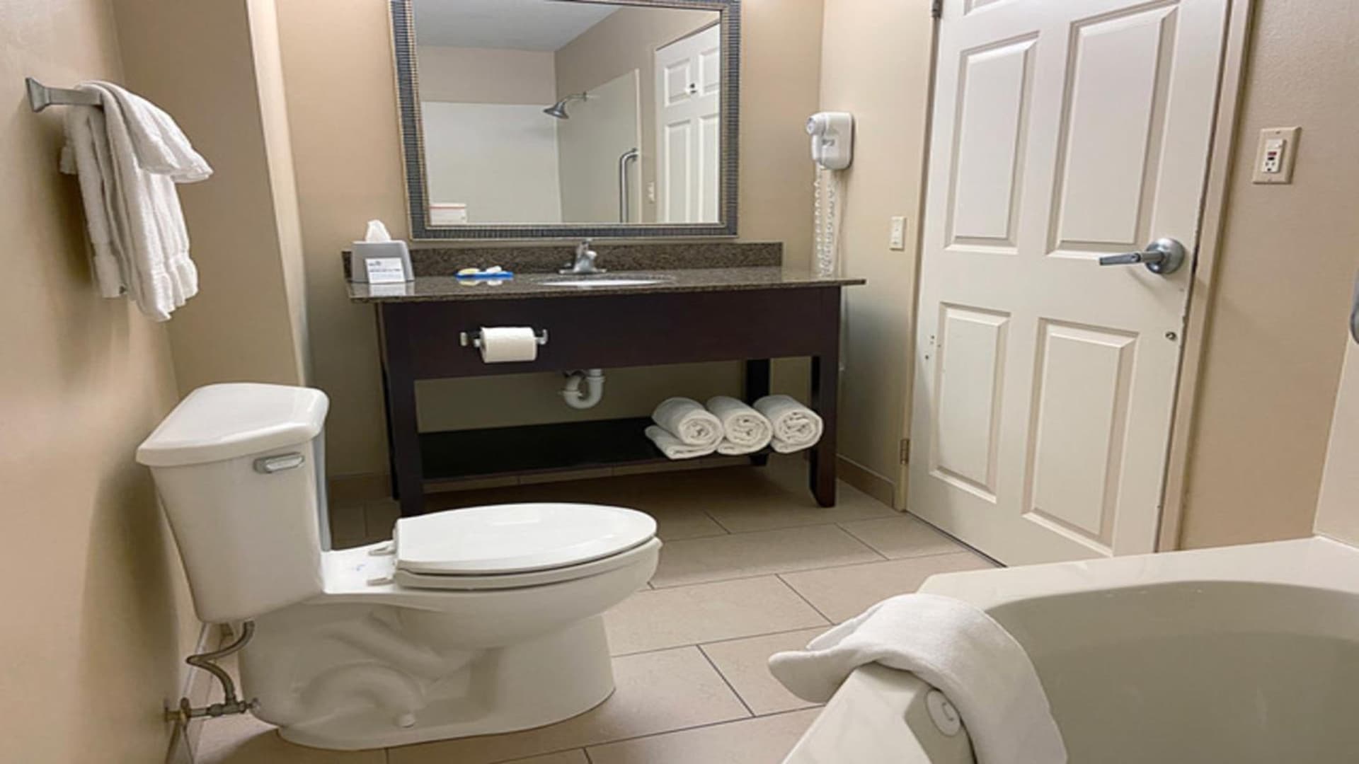 Holiday Inn Express Bloomington West by IHG gallery photo in Bloomington, IL — image 13