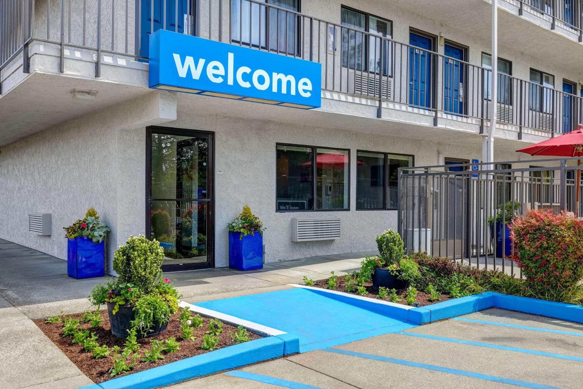 Motel 6-Kirkland, WA - North Kirkland interior in Kirkland, WA — gallery photo 2