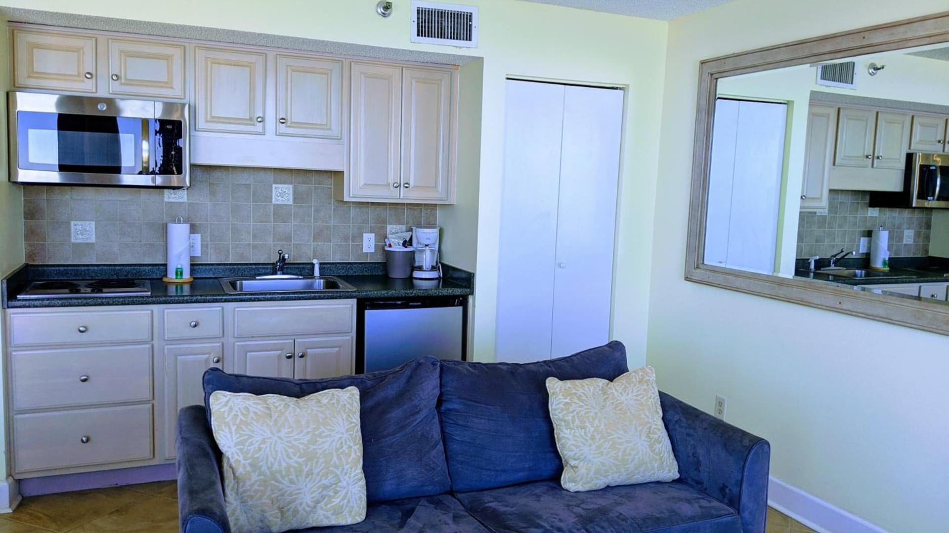 Shell Island Resort - All Oceanfront Suites gallery photo in Wrightsville Beach, NC — image 7