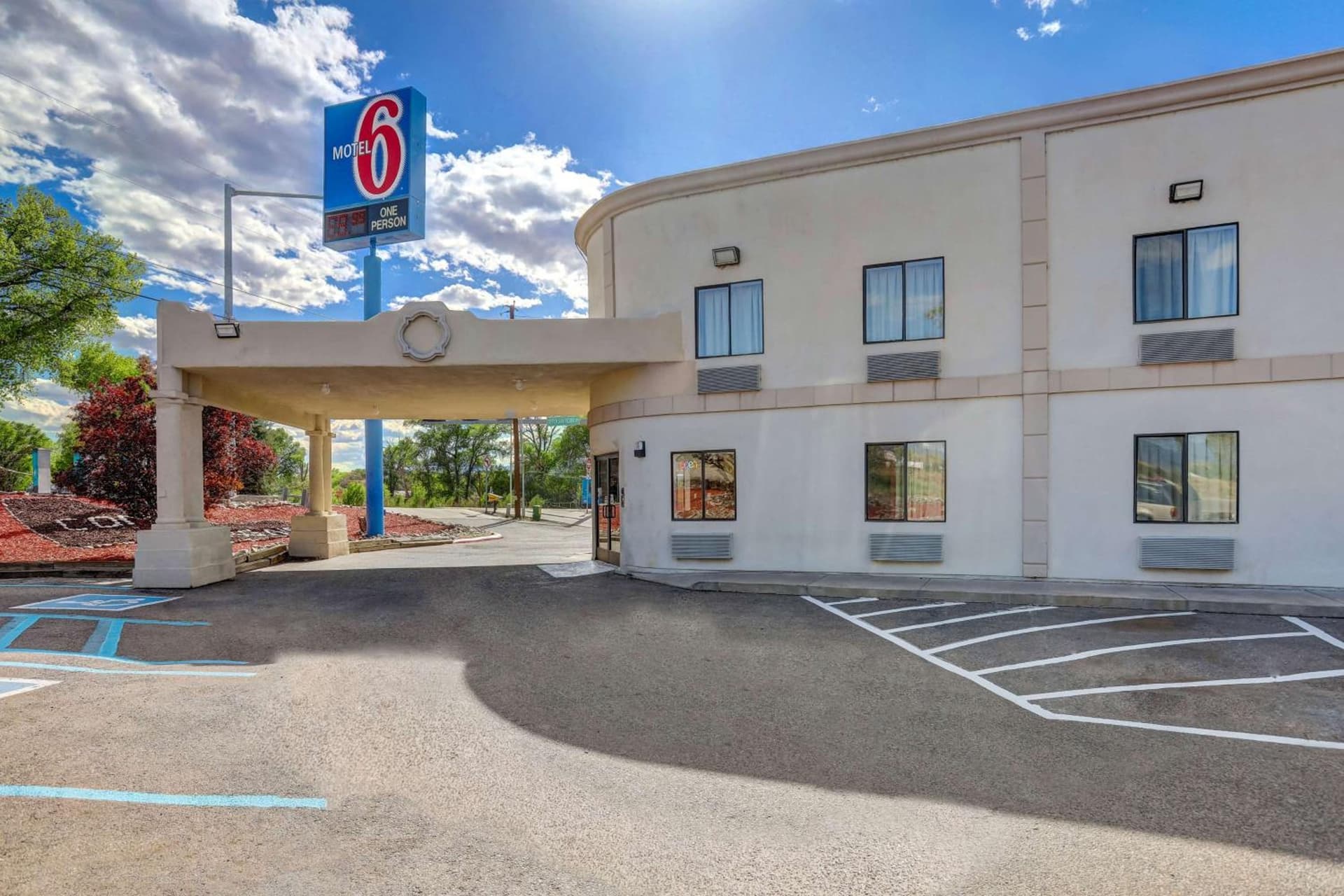 Motel 6-Espanola, NM interior in Espanola, NM — gallery photo 2