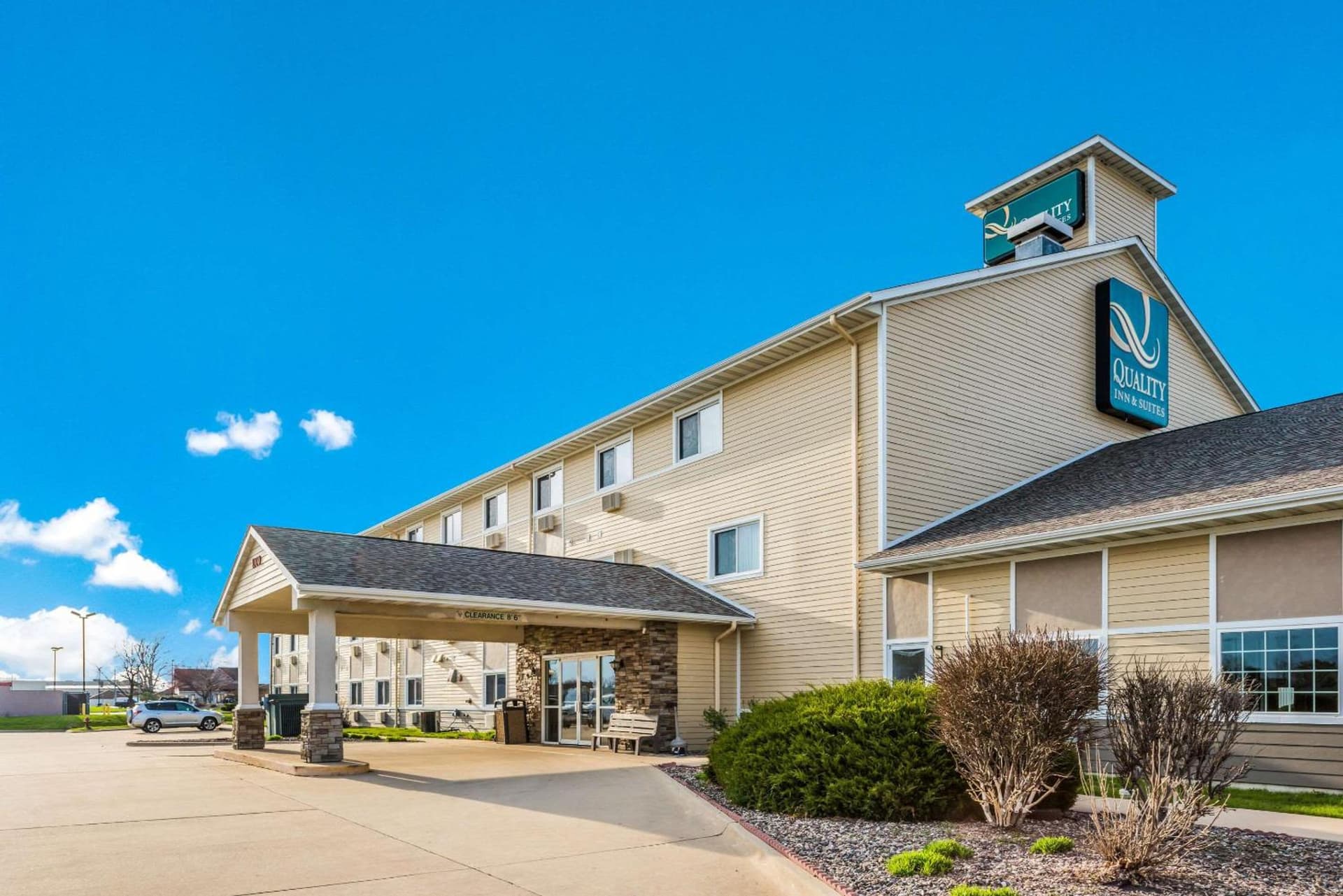 Quality Inn & Suites Eldridge Davenport North featured exterior or lobby in Eldridge, IA — similar hotel
