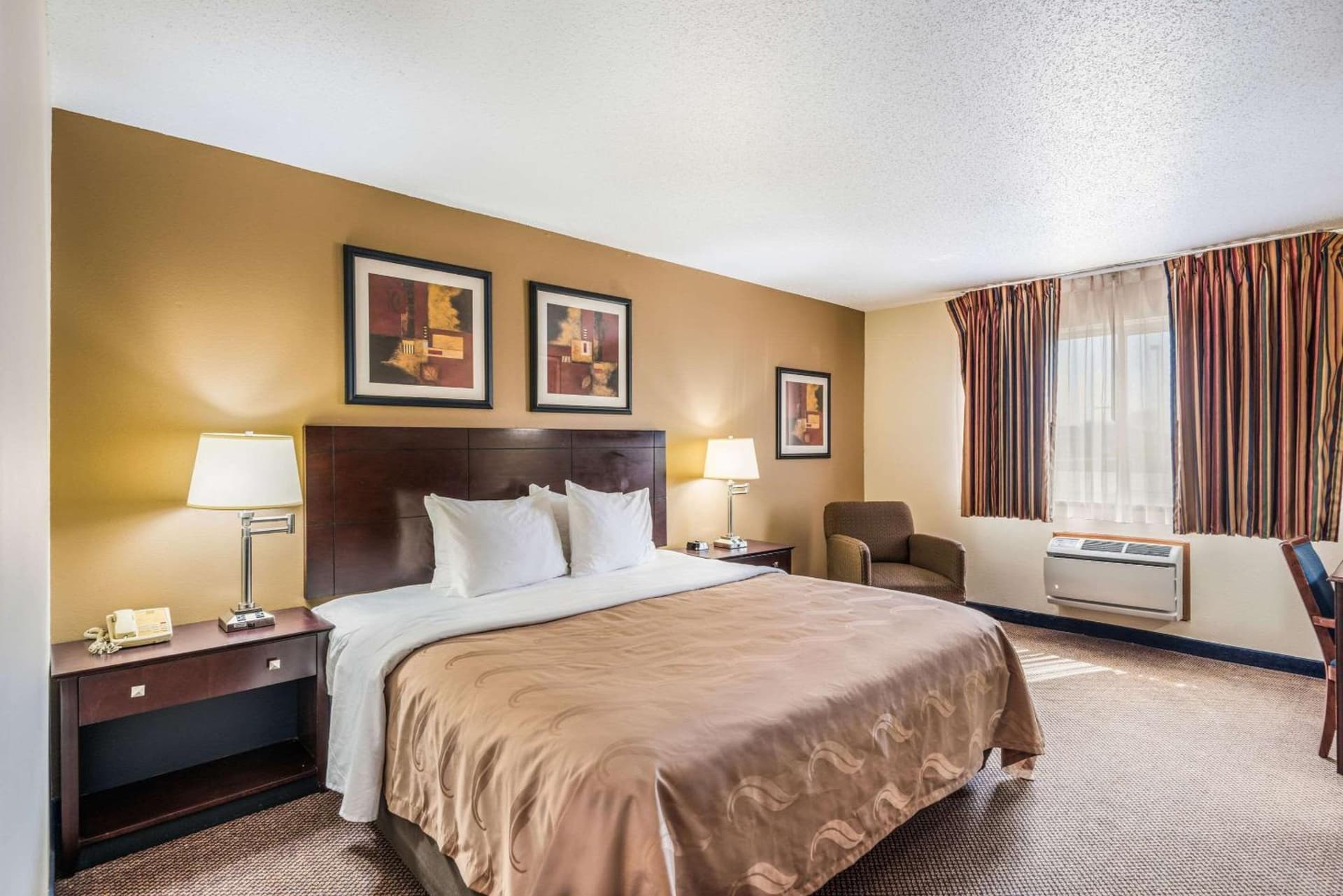 Quality Inn & Suites Eldridge Davenport North interior in Eldridge, IA — gallery photo 2