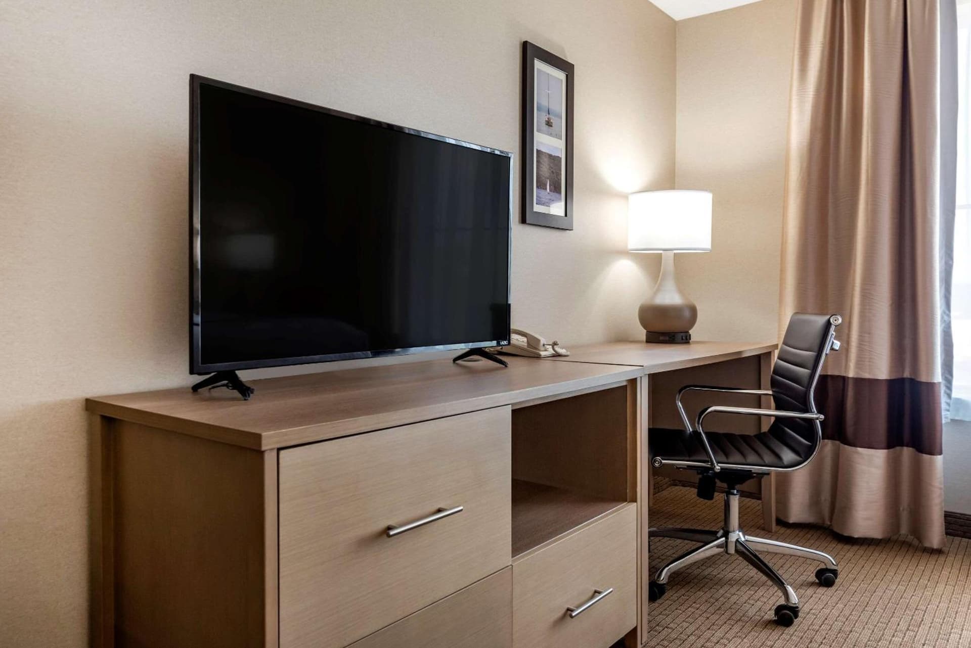 Comfort Inn & Suites Farmington - Victor interior in Farmington — gallery photo 2