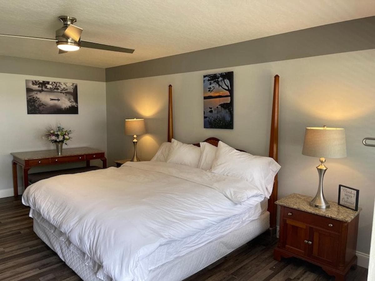 Idle Awhile Resort interior in Georgetown — gallery photo 2