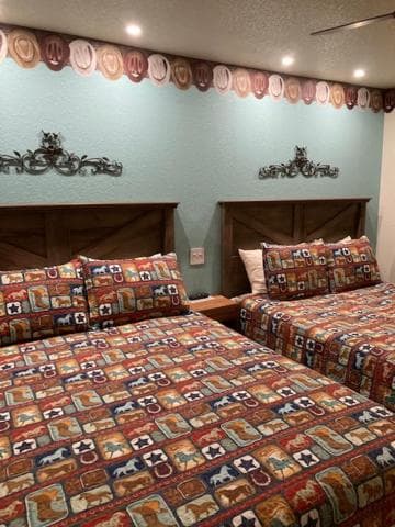 Horseshoe Riverside Lodge gallery photo in Canyon Lake, TX — image 6