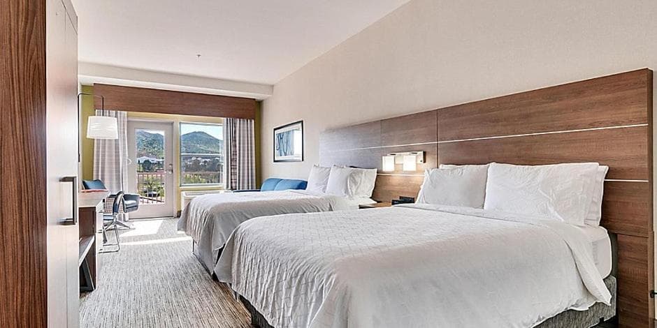 Holiday Inn Express Hotel & Suites Lake Elsinore by IHG gallery photo in Lake Elsinore, CA — image 46