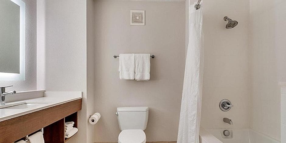 Holiday Inn Express Hotel & Suites Lake Elsinore by IHG gallery photo in Lake Elsinore, CA — image 50