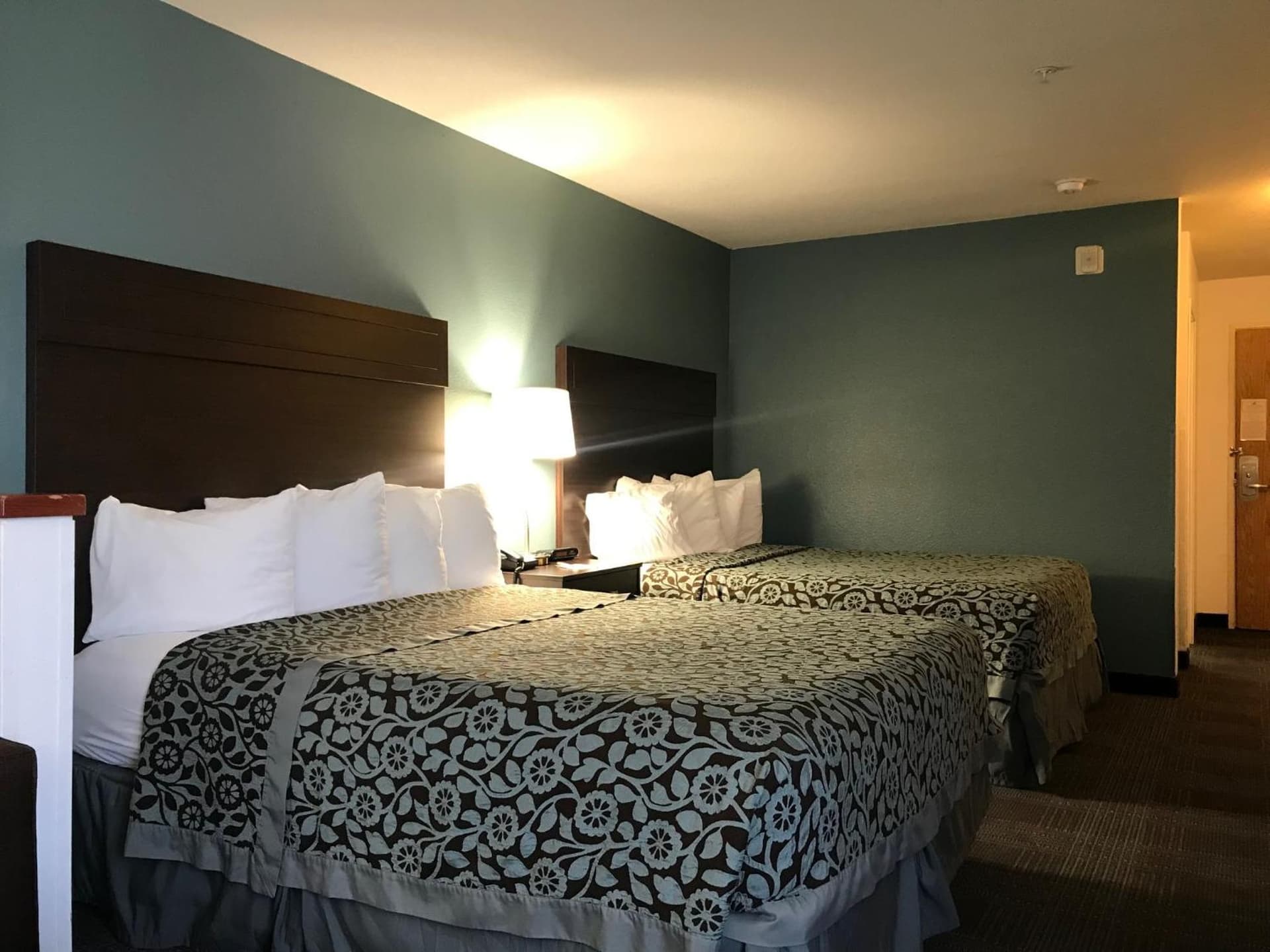 Days Inn & Suites by Wyndham Gresham gallery photo in Gresham, OR — image 23
