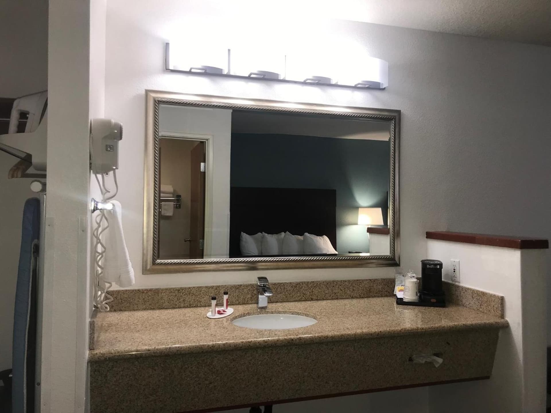 Days Inn & Suites by Wyndham Gresham gallery photo in Gresham, OR — image 18