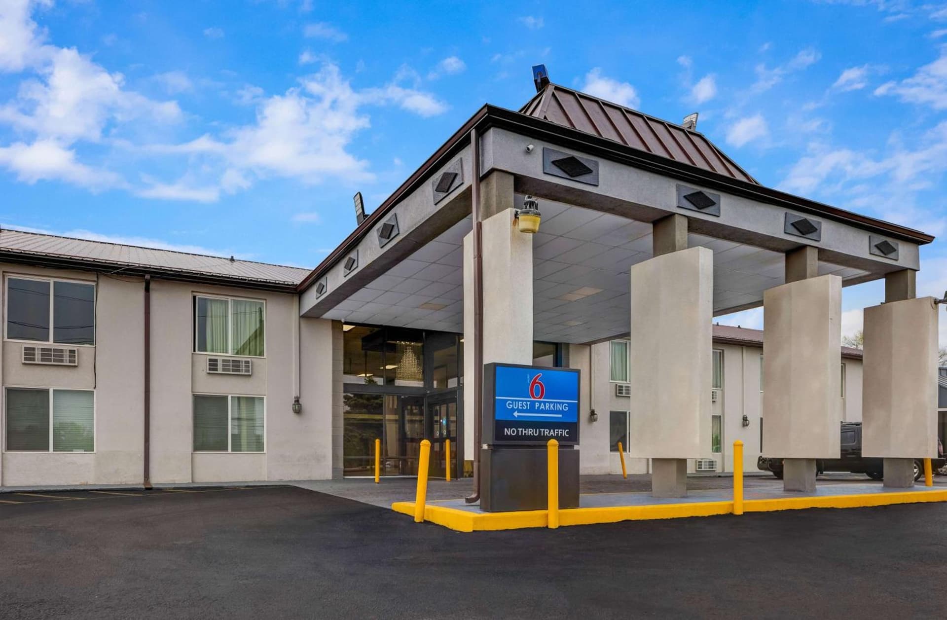 Motel 6 Indianapolis IN property views in Indianapolis, IN — gallery photo 3