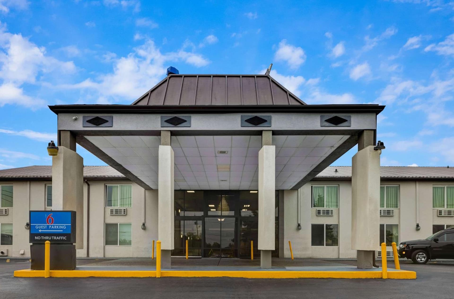Motel 6 Indianapolis IN featured exterior or lobby in Indianapolis, IN — similar hotel