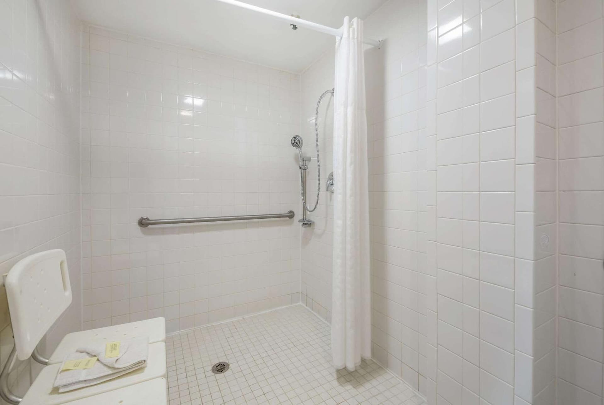Equality Inn interior in Rockford, IL — gallery photo 2