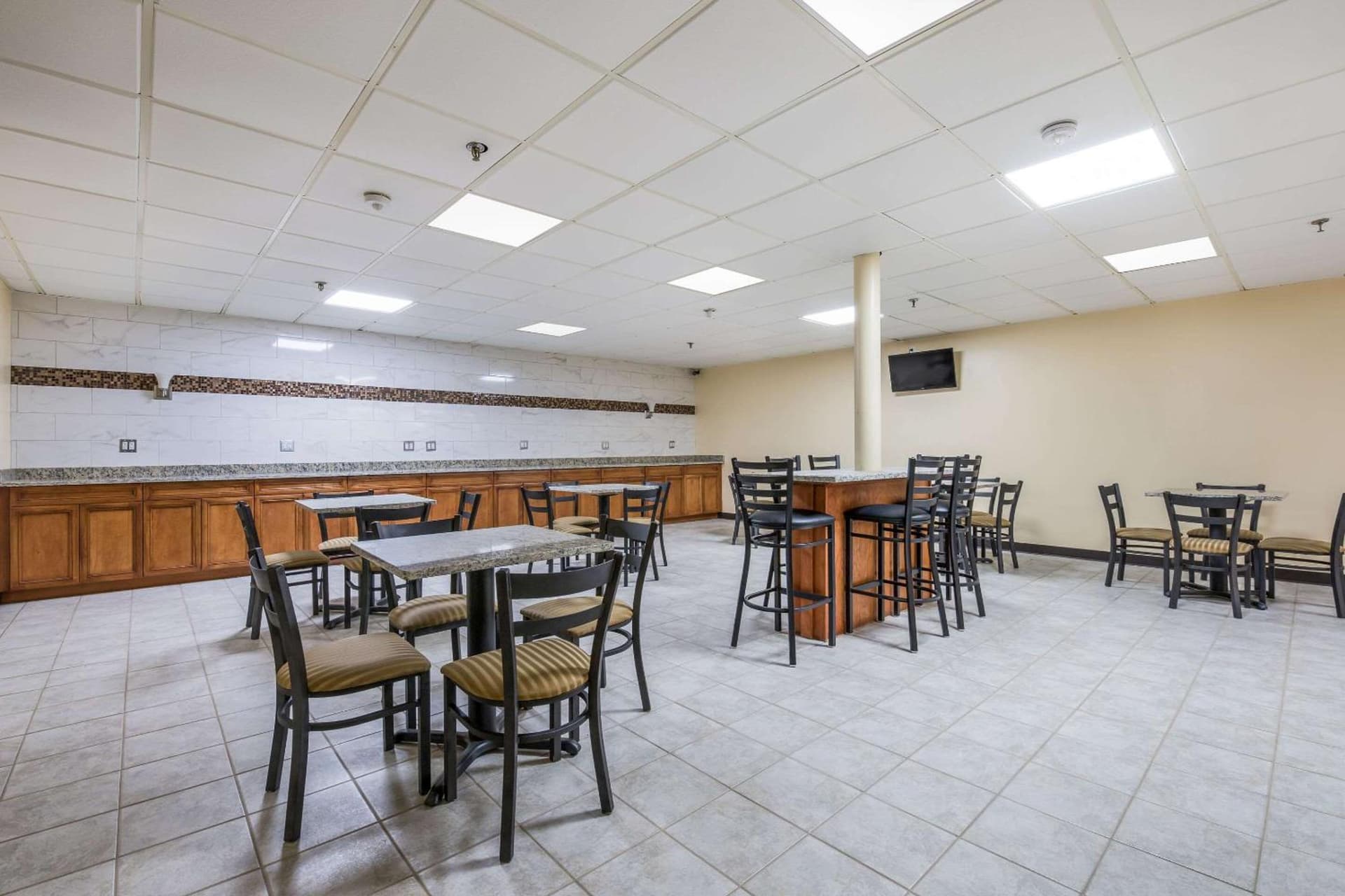 Equality Inn property views in Rockford, IL — gallery photo 3