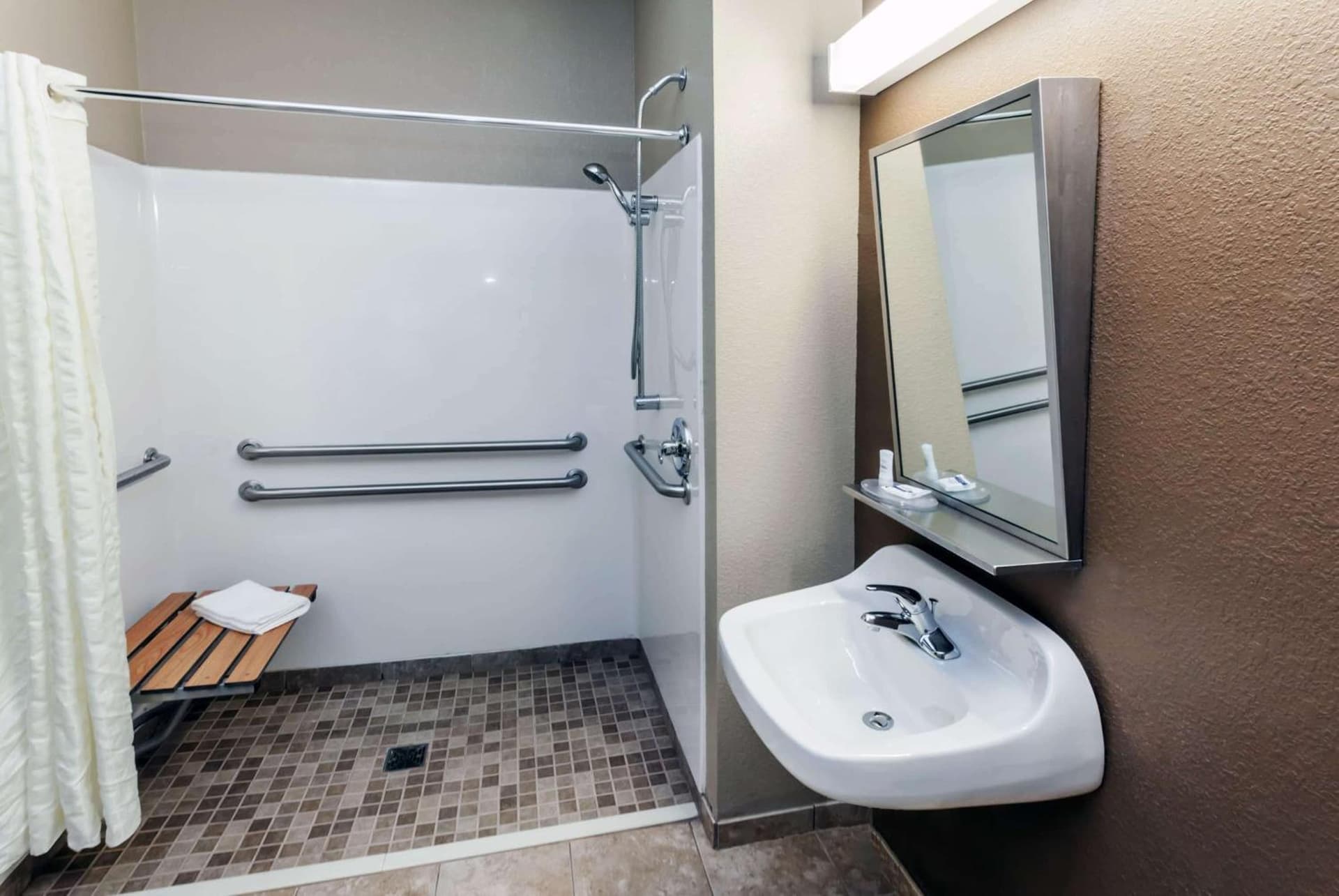 Microtel Inn & Suites by Wyndham Michigan City gallery photo in Michigan City, IN — image 24