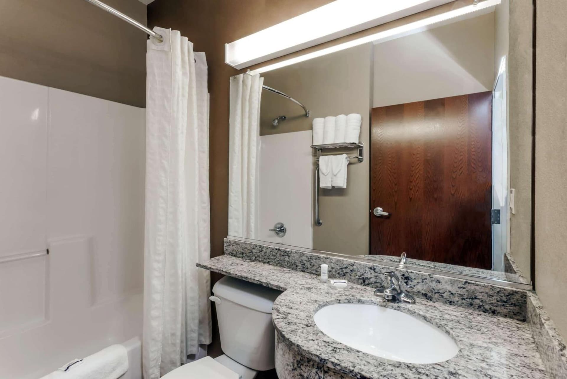 Microtel Inn & Suites by Wyndham Michigan City gallery photo in Michigan City, IN — image 16