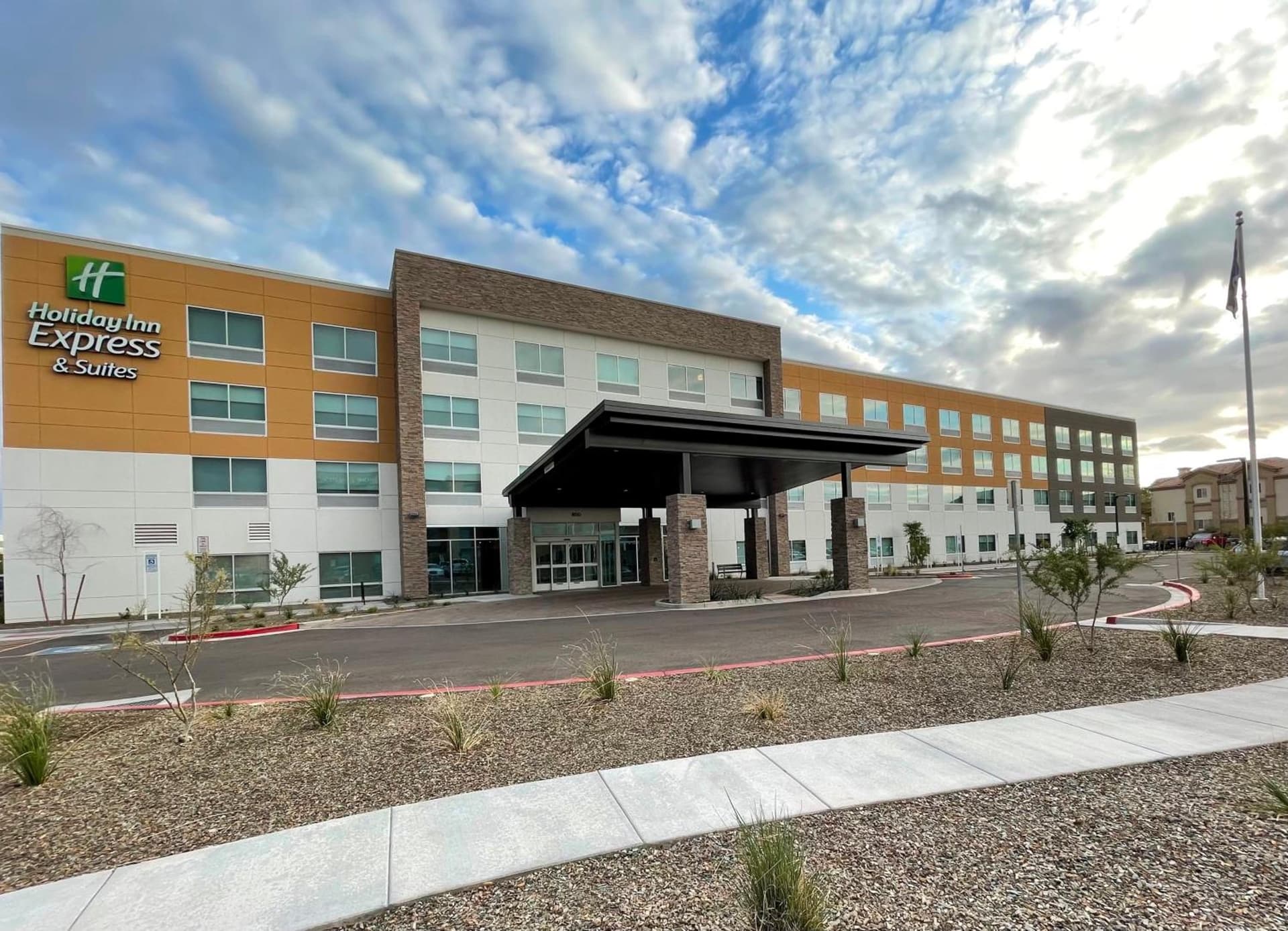 Holiday Inn Express & Suites - Phoenix - Airport North by IHG gallery photo in Phoenix, AZ — image 11
