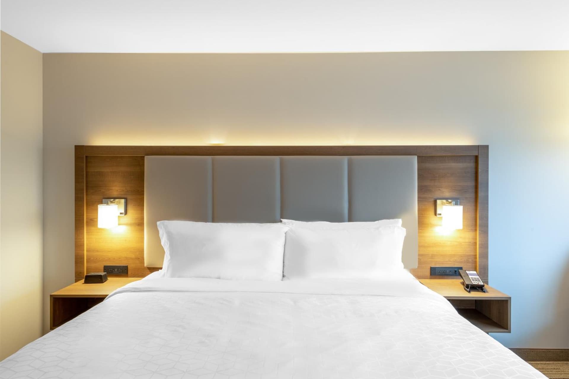 Holiday Inn Express & Suites - Phoenix - Airport North by IHG gallery photo in Phoenix, AZ — image 12