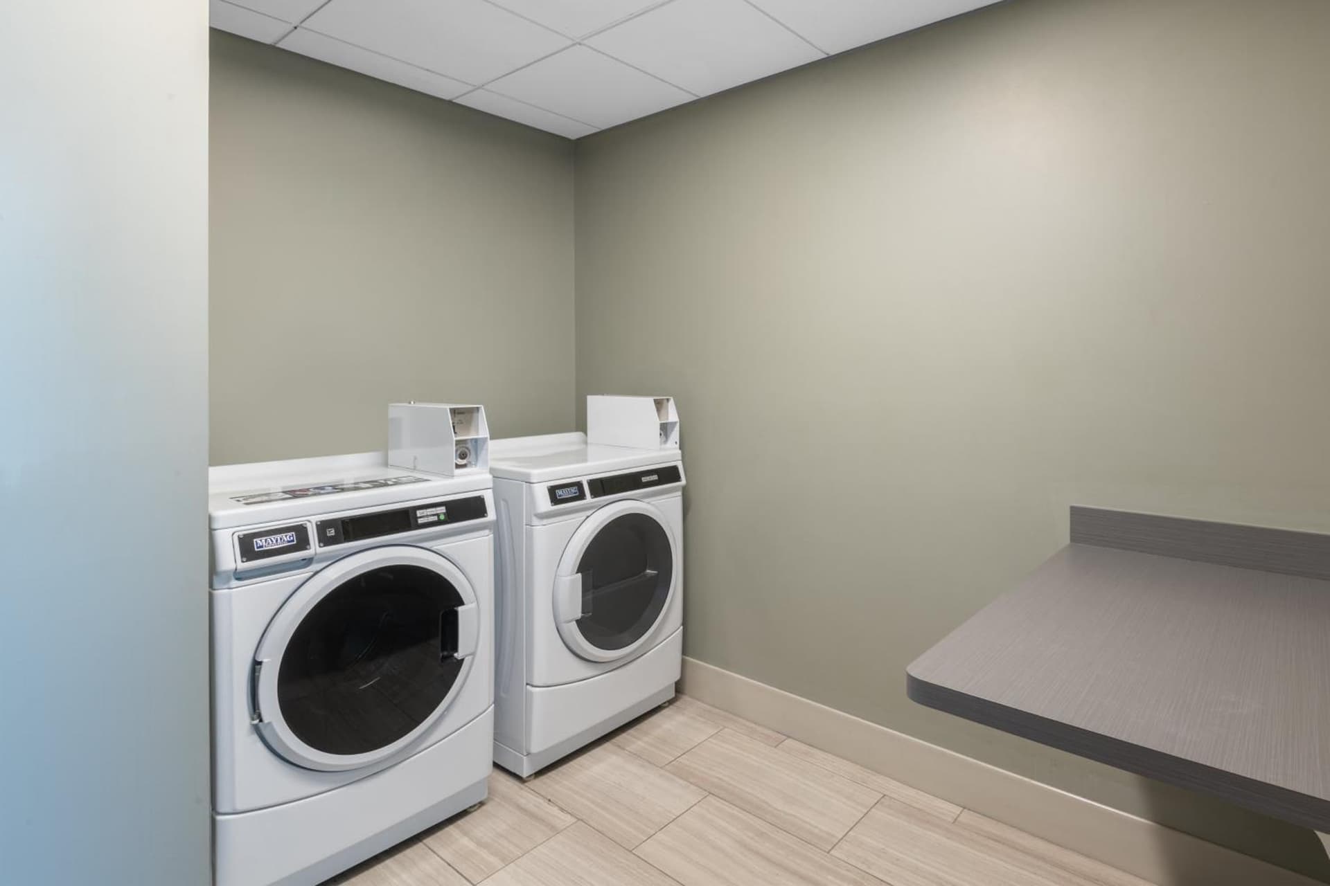 Holiday Inn Express & Suites - Phoenix - Airport North by IHG gallery photo in Phoenix, AZ — image 93